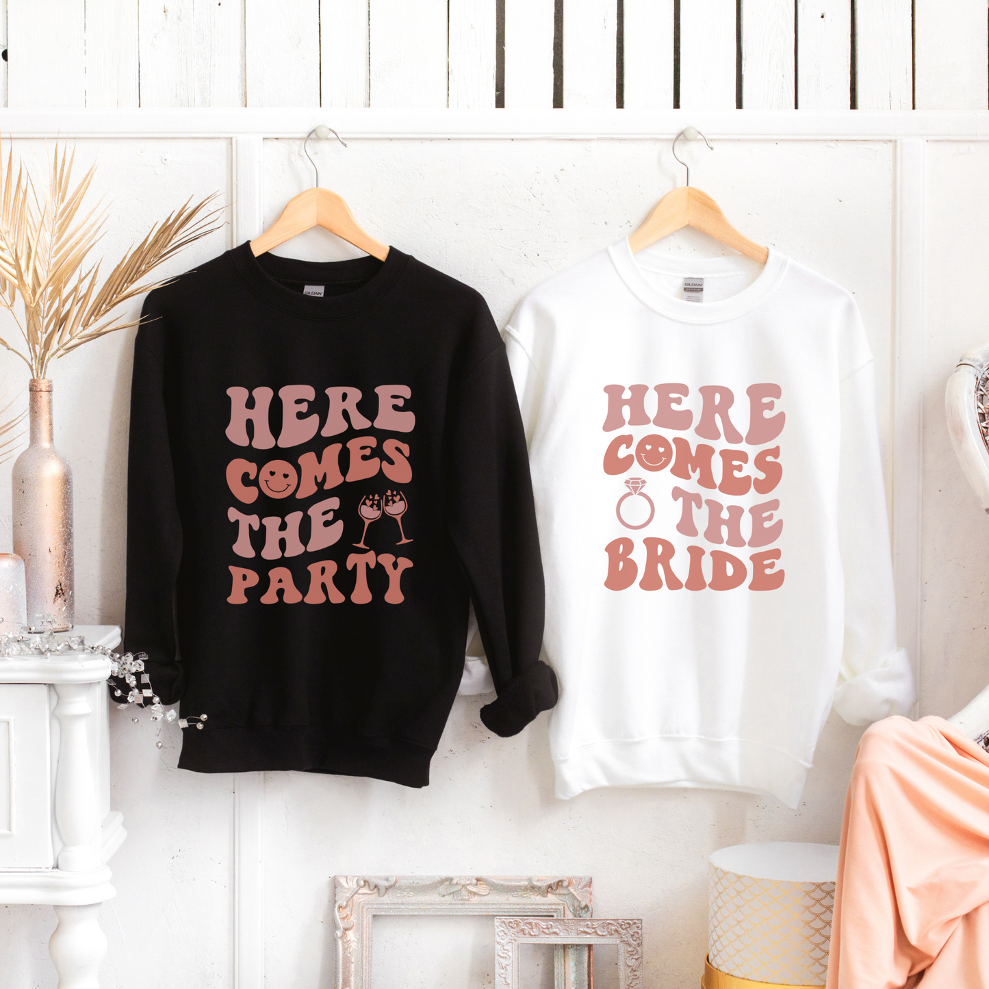 Here Comes The Bride Sweater - Rajotuulo